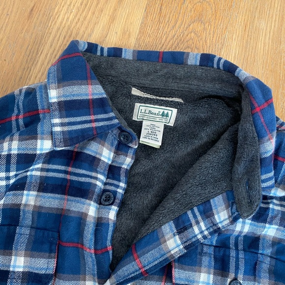 L.L. Bean Traditional Fit Fleece-lined Flannel - Picture 2 of 3